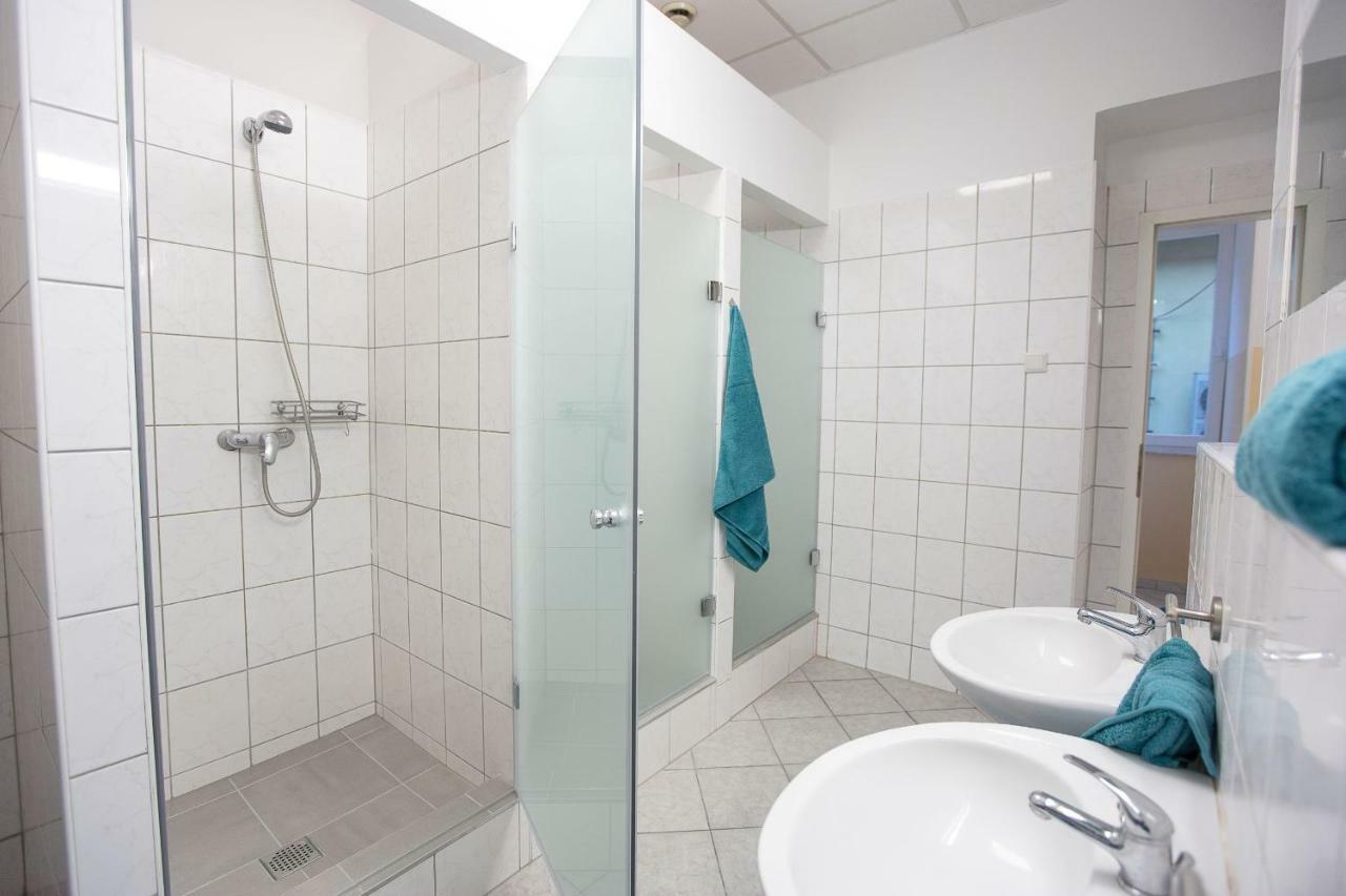 Minidorm Rooms In Heart Of City Center Maribor Buitenkant foto